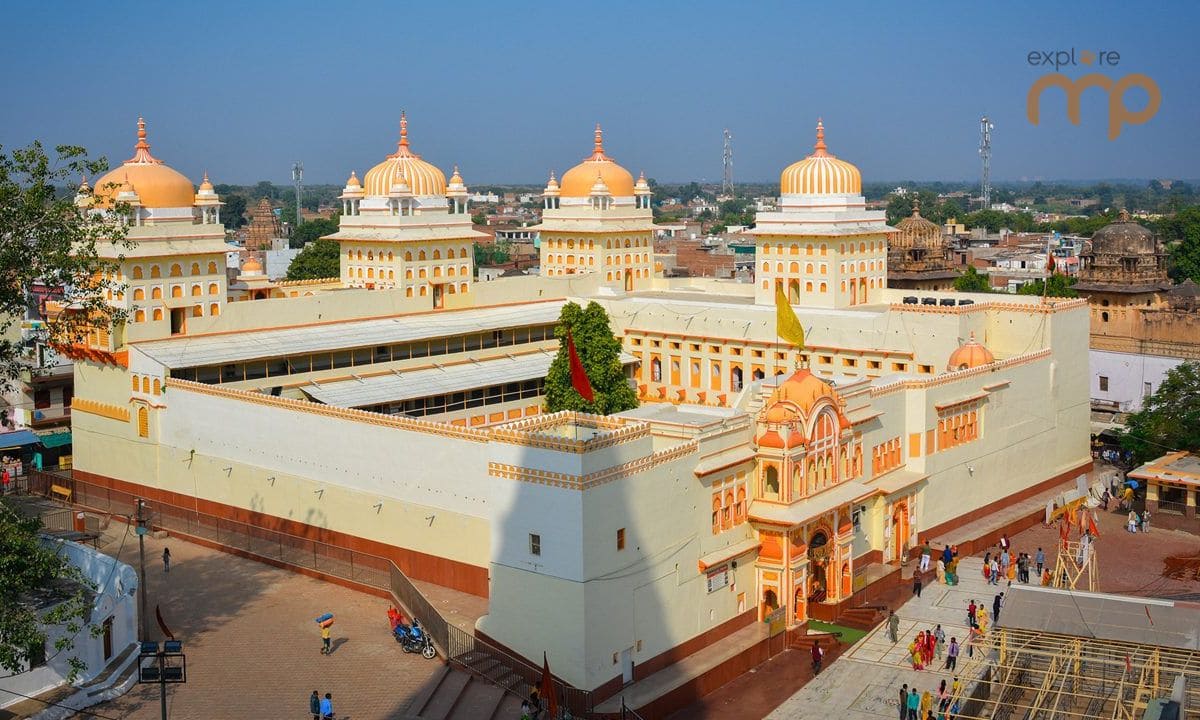 Orchha fort and palace heritage in Madhya Pradesh